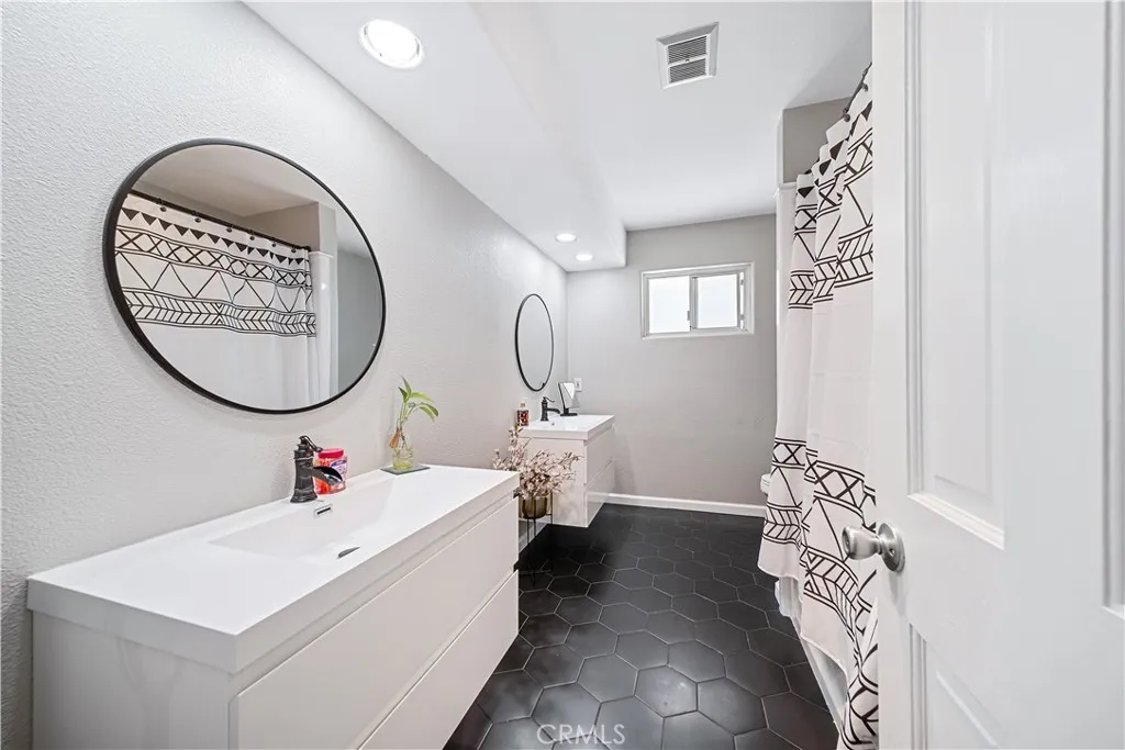 https://cdn.realtyfeed.com/cdn/127/306724379/21f8ff62bae26761d8c80121065b1bb1.webp