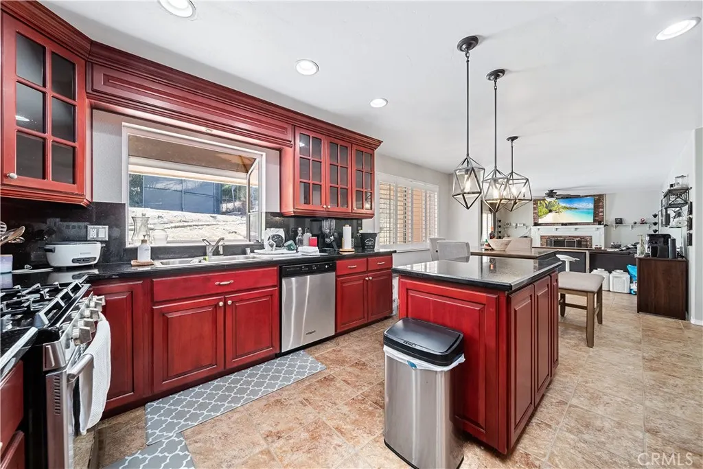 https://cdn.realtyfeed.com/cdn/127/306724379/49714f210a1dd4bb3de74e65ea5385cf.webp