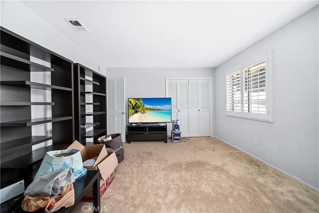 https://cdn.realtyfeed.com/cdn/127/306724379/b09b2c90e6e8a5c023a6b6393dc0e5e5.webp
