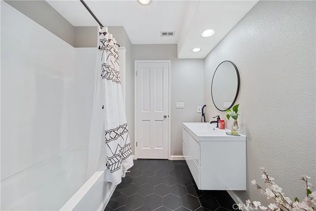 https://cdn.realtyfeed.com/cdn/127/306724379/dede0b23e72ce44e04b295c2c7b3ea6f.webp
