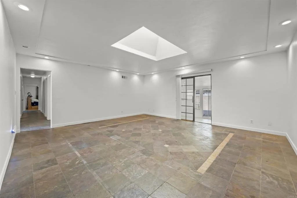 https://cdn.realtyfeed.com/cdn/127/306724399/ac112cf0c1d8c854466b741c05ad42db.webp