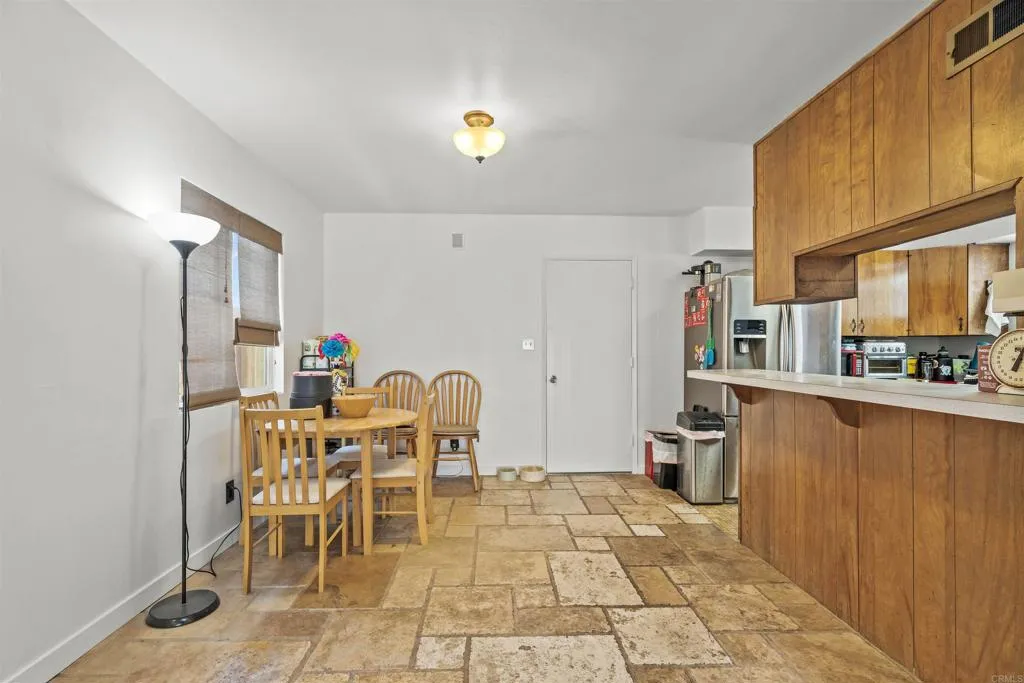 https://cdn.realtyfeed.com/cdn/127/306724399/ef5836e82f1816f3f5cd9ac4ca38f024.webp