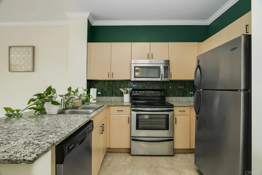 Browse active condo listings in Cortez Hill