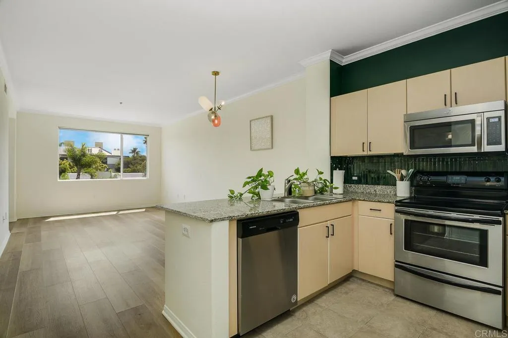Browse active condo listings in Cortez Hill