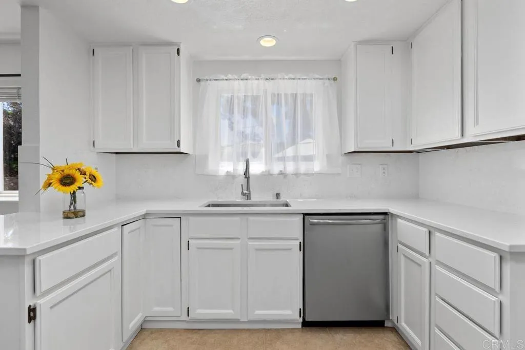 https://cdn.realtyfeed.com/cdn/127/306724414/12e6ab4dfaf36ac5ad464d3d693d1a17.webp