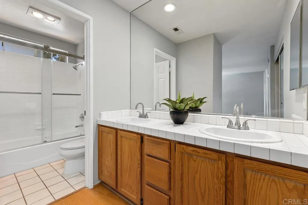 https://cdn.realtyfeed.com/cdn/127/306724414/68444fae473daa20c3cbc273a962aed8.webp