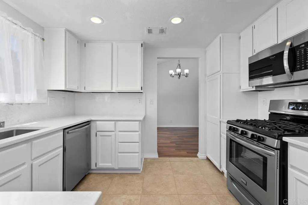 https://cdn.realtyfeed.com/cdn/127/306724414/e647e9386d4cd957efa31814ea7c8785.webp