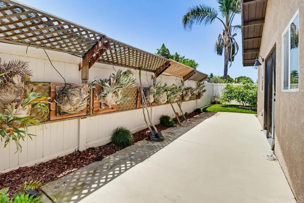 https://cdn.realtyfeed.com/cdn/127/306724443/11cbbb20f32a410ebaa9f22fdd2def80.webp