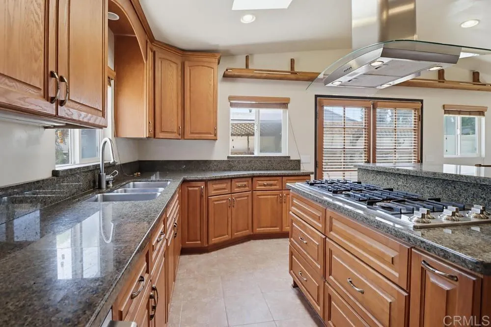 https://cdn.realtyfeed.com/cdn/127/306724443/f67ded2ae9e55c523732d796fd436afe.webp