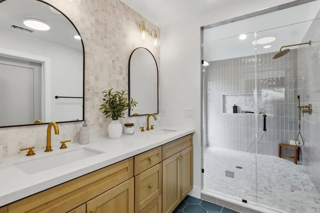 https://cdn.realtyfeed.com/cdn/127/306724451/001740479f185d5c0bf0a3c7e660c546.webp