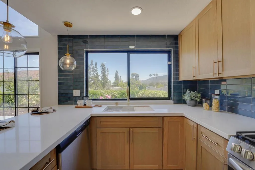 https://cdn.realtyfeed.com/cdn/127/306724479/987ea76e97a930df4457da5f3e4386f3.webp