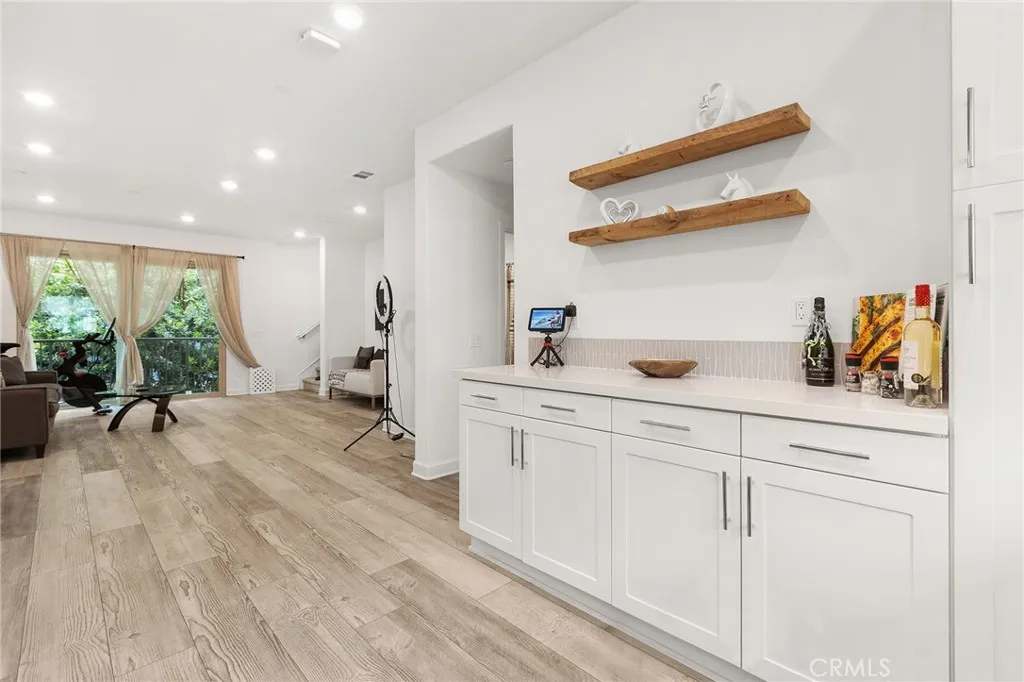 https://cdn.realtyfeed.com/cdn/127/306724483/2fc8e8e4cfd60c0e57d47e7b7b49d5f8.webp