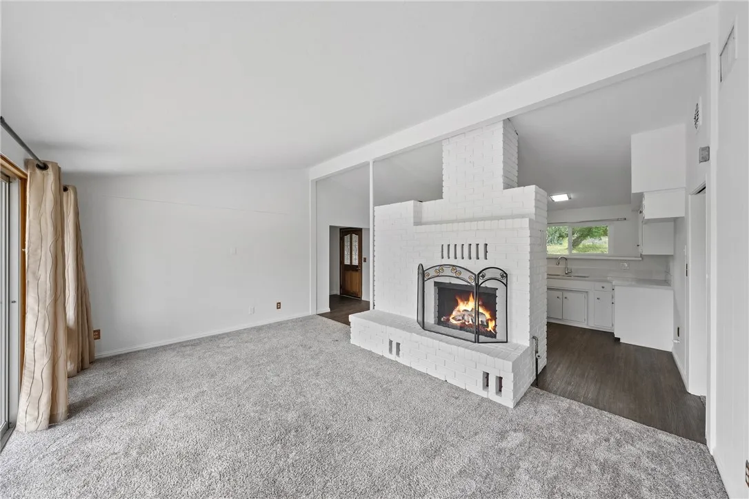 https://cdn.realtyfeed.com/cdn/127/306724546/a04db4bb775c9128bb0a1373191570df.webp