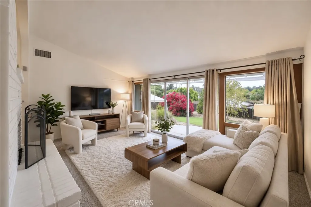 https://cdn.realtyfeed.com/cdn/127/306724546/ac0c9c61a70b607d267345944391eb77.webp