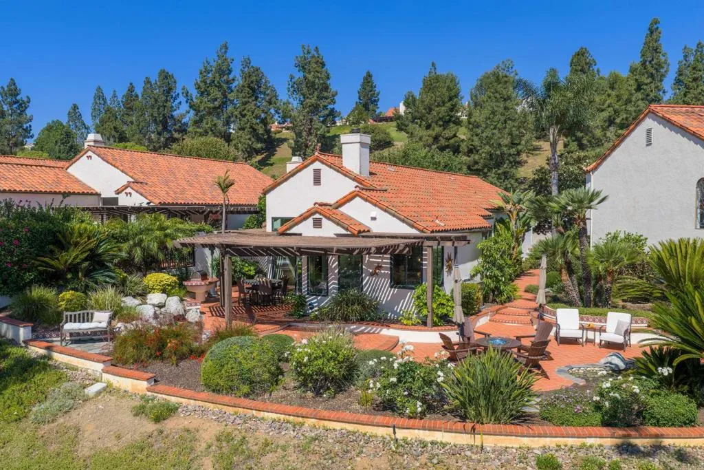 https://cdn.realtyfeed.com/cdn/127/306724617/5a65f6072d110e046e890b89cdccad70.webp
