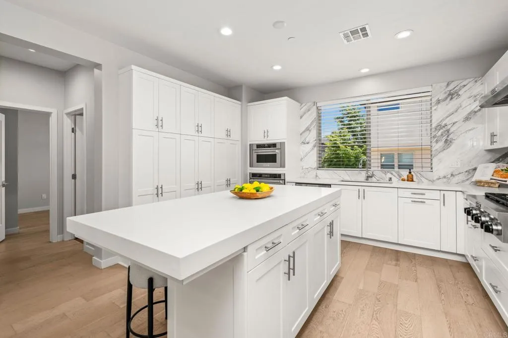 https://cdn.realtyfeed.com/cdn/127/306724621/12cf4aba8d88988492c875883a8e2e40.webp