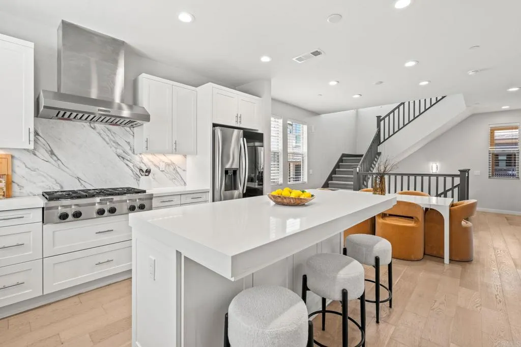 https://cdn.realtyfeed.com/cdn/127/306724621/161d71628804abcefc2ce6bce00185fd.webp
