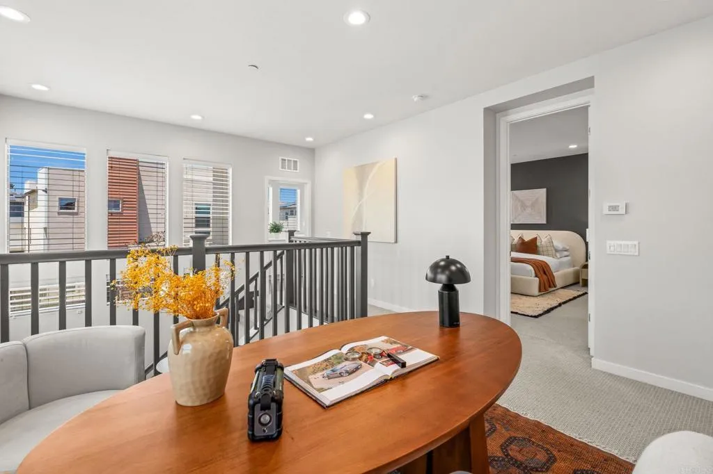 https://cdn.realtyfeed.com/cdn/127/306724621/9cbefb7eea87a0888cc587ce4bed35d3.webp
