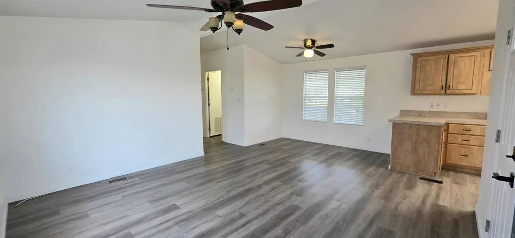 https://cdn.realtyfeed.com/cdn/127/306724650/7260a8e7673543ba731c3c99c065f1e2.webp