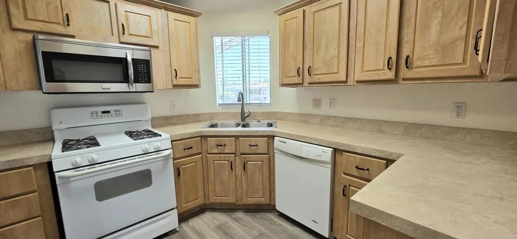 https://cdn.realtyfeed.com/cdn/127/306724650/bcdac4652fadd58c76a9417de2d00450.webp