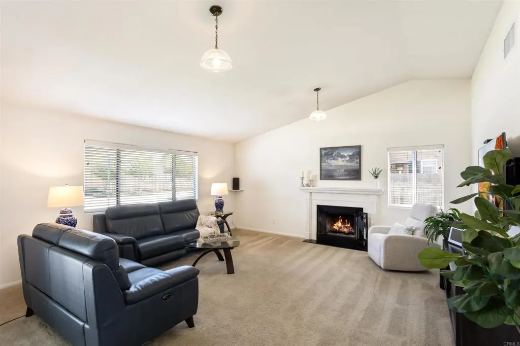 https://cdn.realtyfeed.com/cdn/127/306724690/8ccbbad7f39e84b126a0b82c129bcded.webp