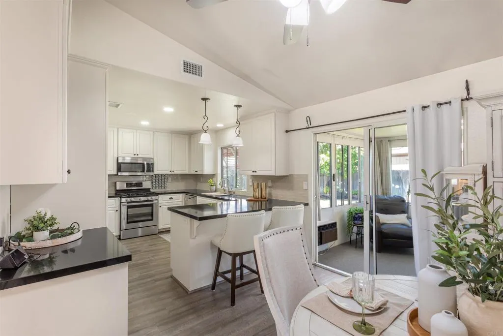 https://cdn.realtyfeed.com/cdn/127/306724690/b8de2d28ef46794b1bb7415018fea731.webp