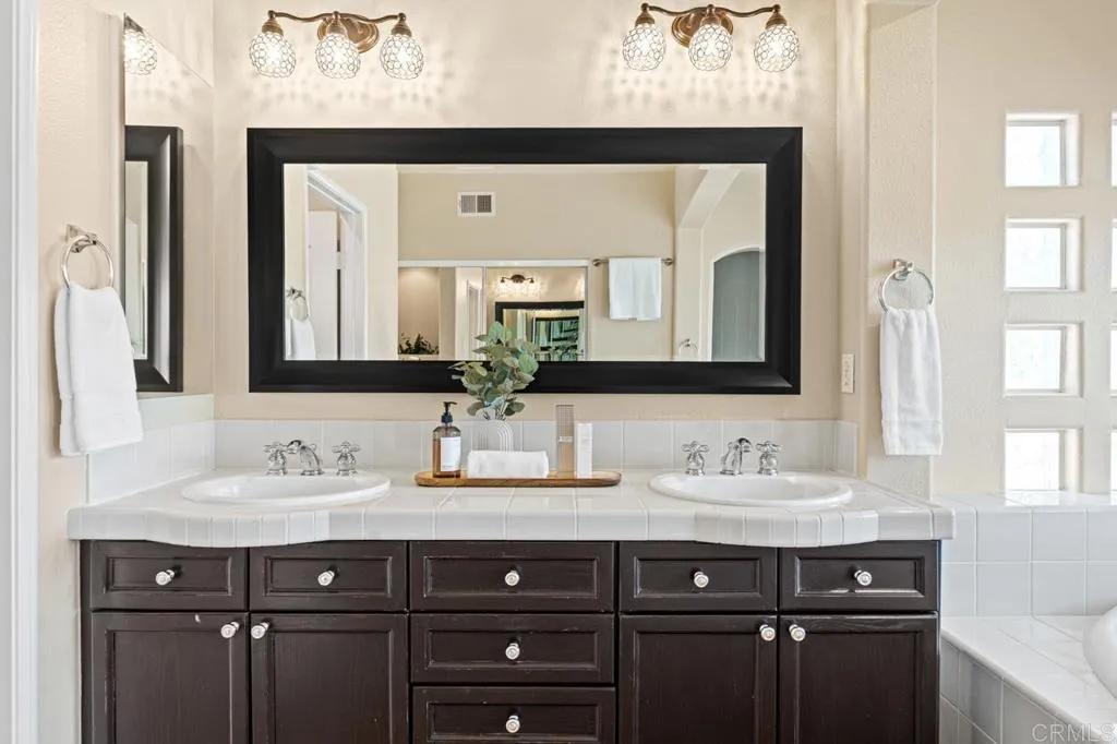 https://cdn.realtyfeed.com/cdn/127/306724811/4cb51bf7fe5d1f0b39702ab684aad4d3.webp