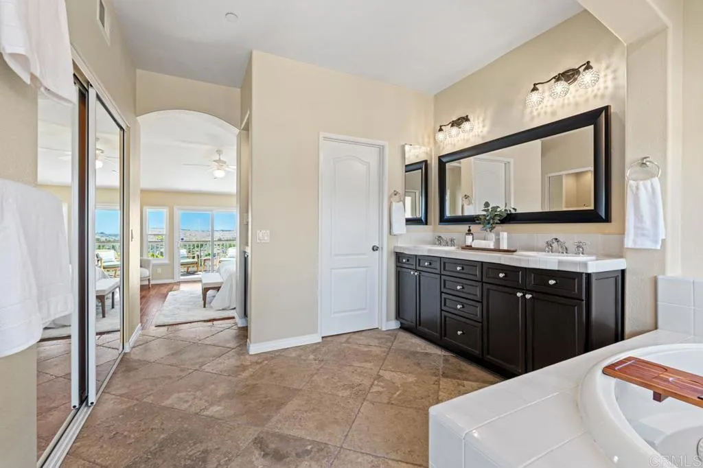 https://cdn.realtyfeed.com/cdn/127/306724811/bb43ef95e9687392554cdde6147ccbef.webp