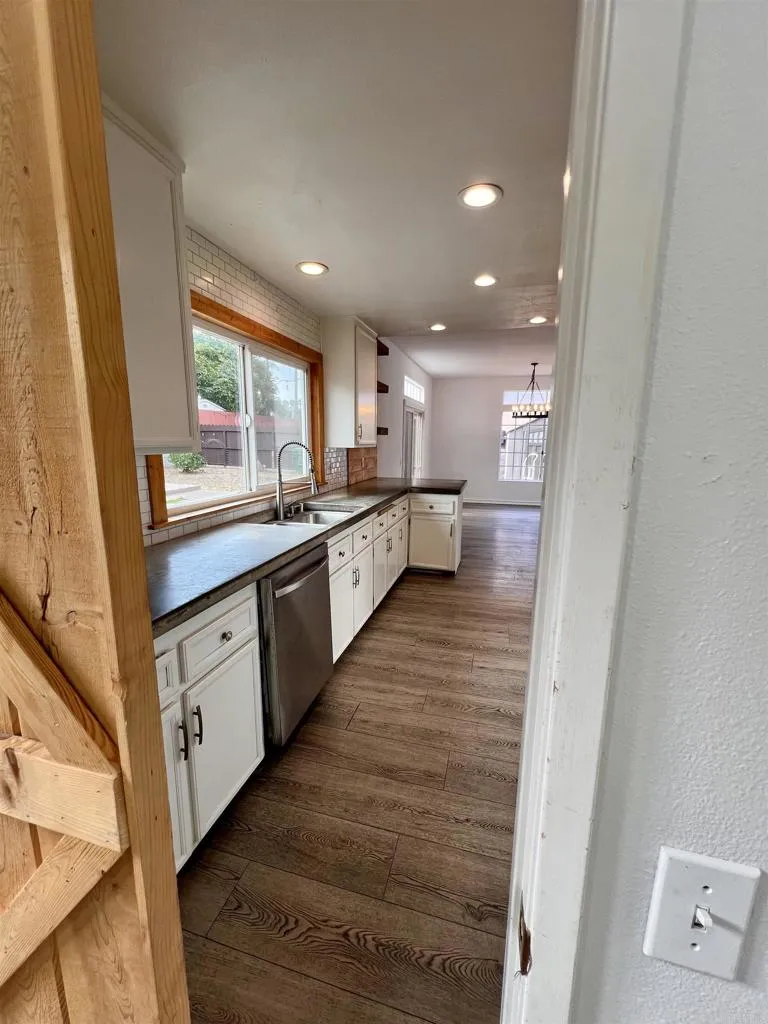 https://cdn.realtyfeed.com/cdn/127/306724815/943d3fa9d29fecbea9ba23af83bbad39.webp