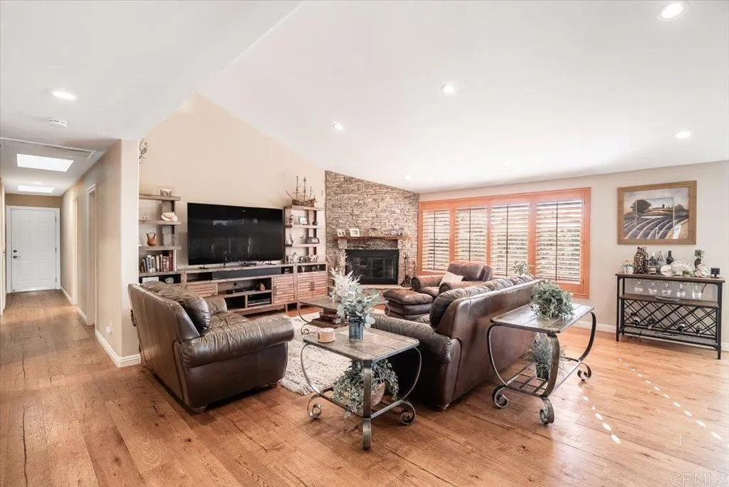 https://cdn.realtyfeed.com/cdn/127/306724920/3ad06284b9e83e434c3ebbf862084e86.webp