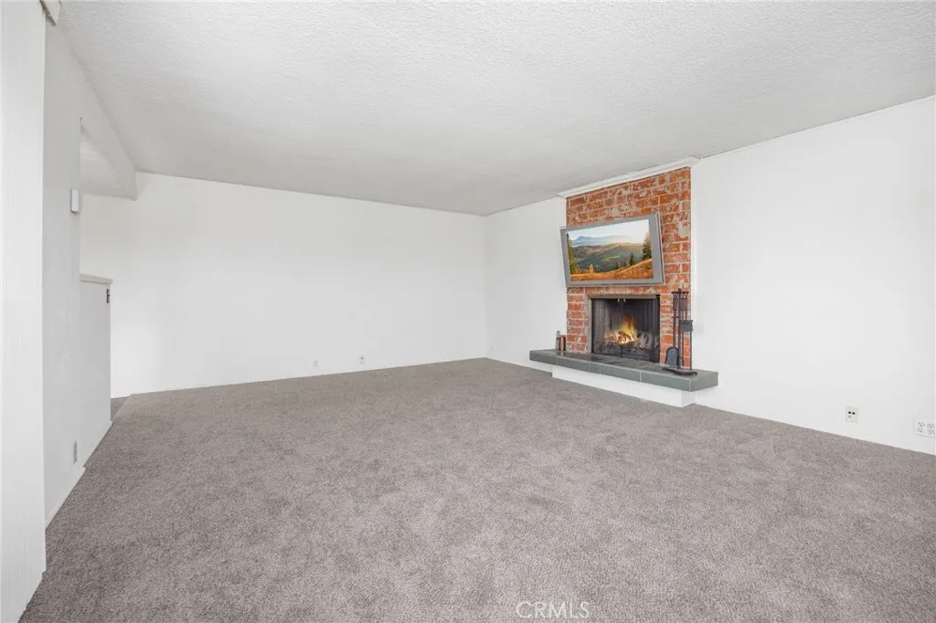 https://cdn.realtyfeed.com/cdn/127/306724929/678a79a80ed3b23b4052e72da2b2ee68.webp