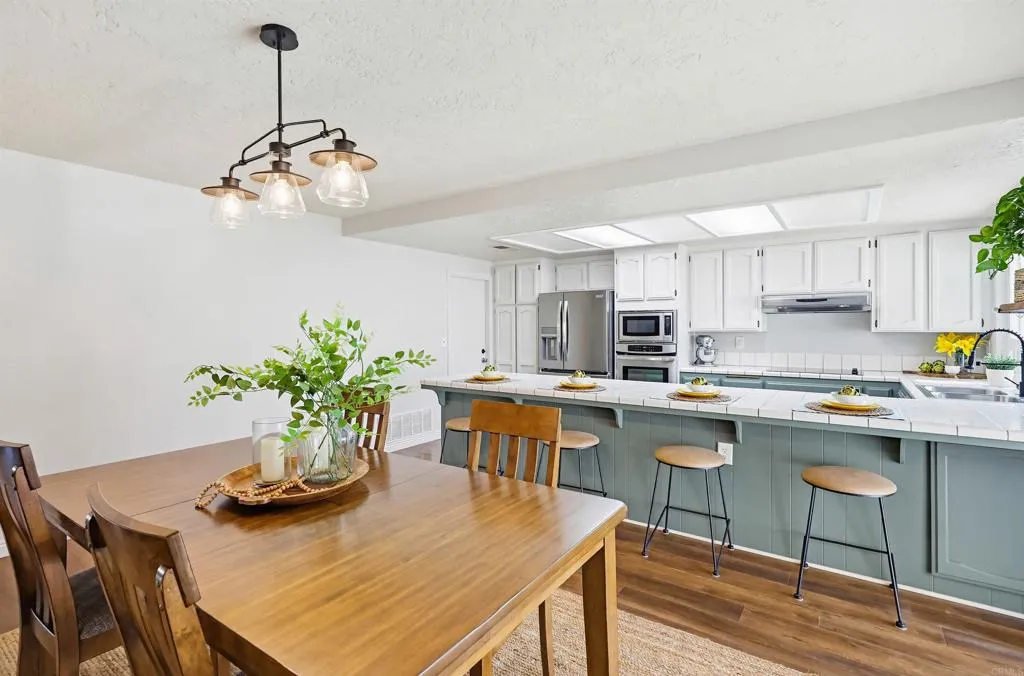 https://cdn.realtyfeed.com/cdn/127/306724984/c5408a9ce7128587998301c02b353b6b.webp