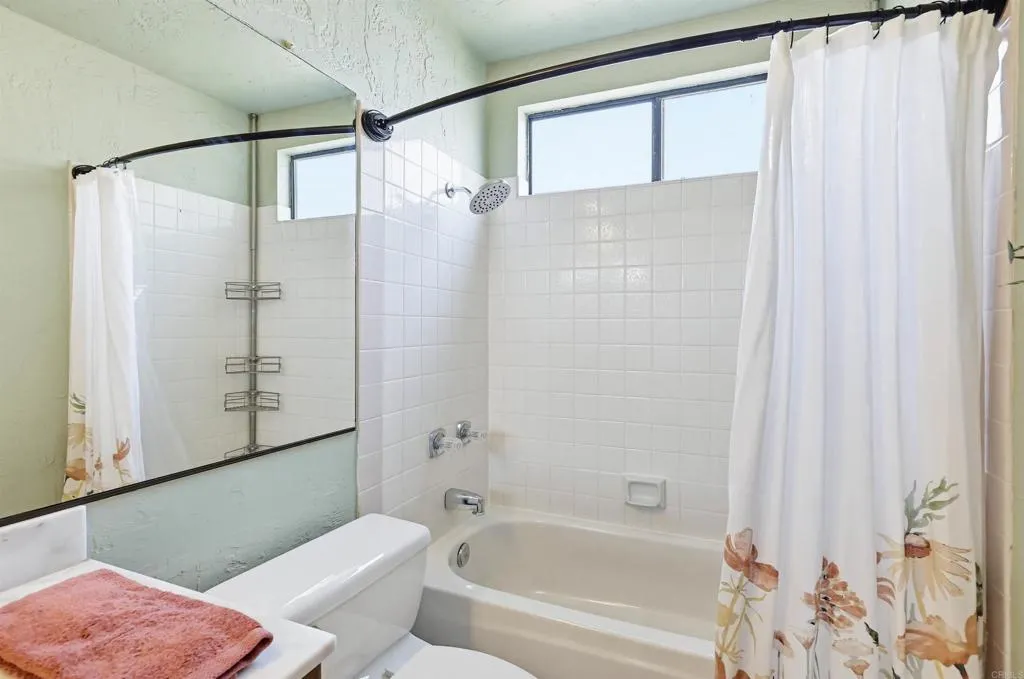 https://cdn.realtyfeed.com/cdn/127/306724984/cce6ea5fde4f8d1727526c39ed00f397.webp