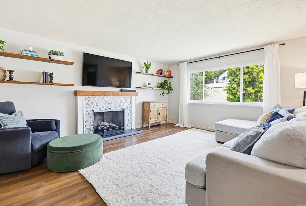 https://cdn.realtyfeed.com/cdn/127/306724984/db68a0fe605f4db614385e442215ae2e.webp