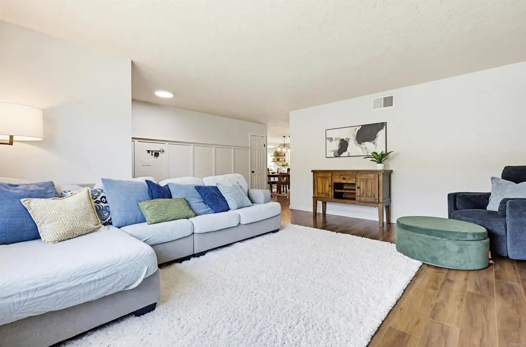 https://cdn.realtyfeed.com/cdn/127/306724984/fc0355a552f1ce2928c2ed52da4e8402.webp
