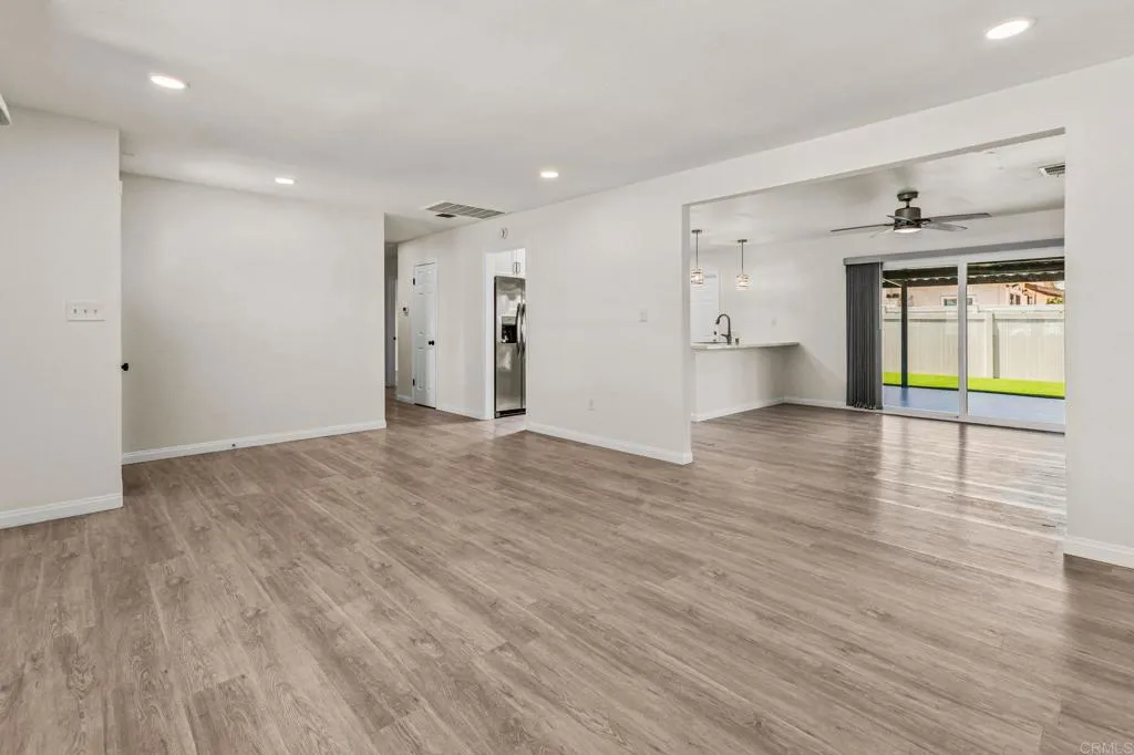https://cdn.realtyfeed.com/cdn/127/306724996/c941c045088edbc3ed143dab8e832c9f.webp