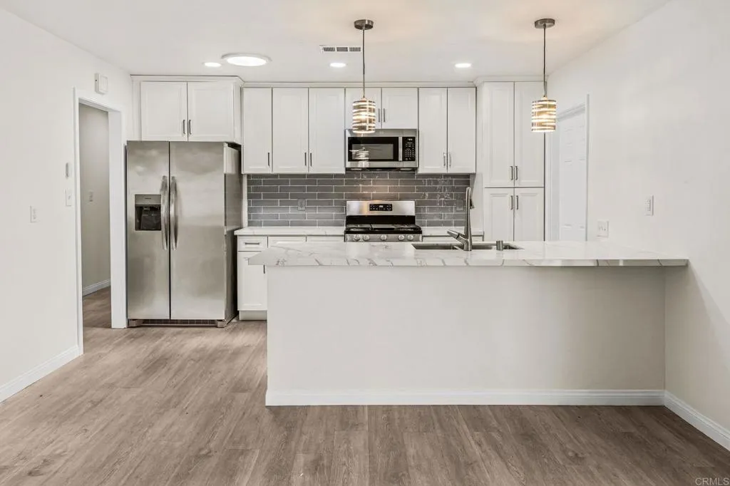 https://cdn.realtyfeed.com/cdn/127/306724996/da4b6d90685f2abced1f52f73597d839.webp