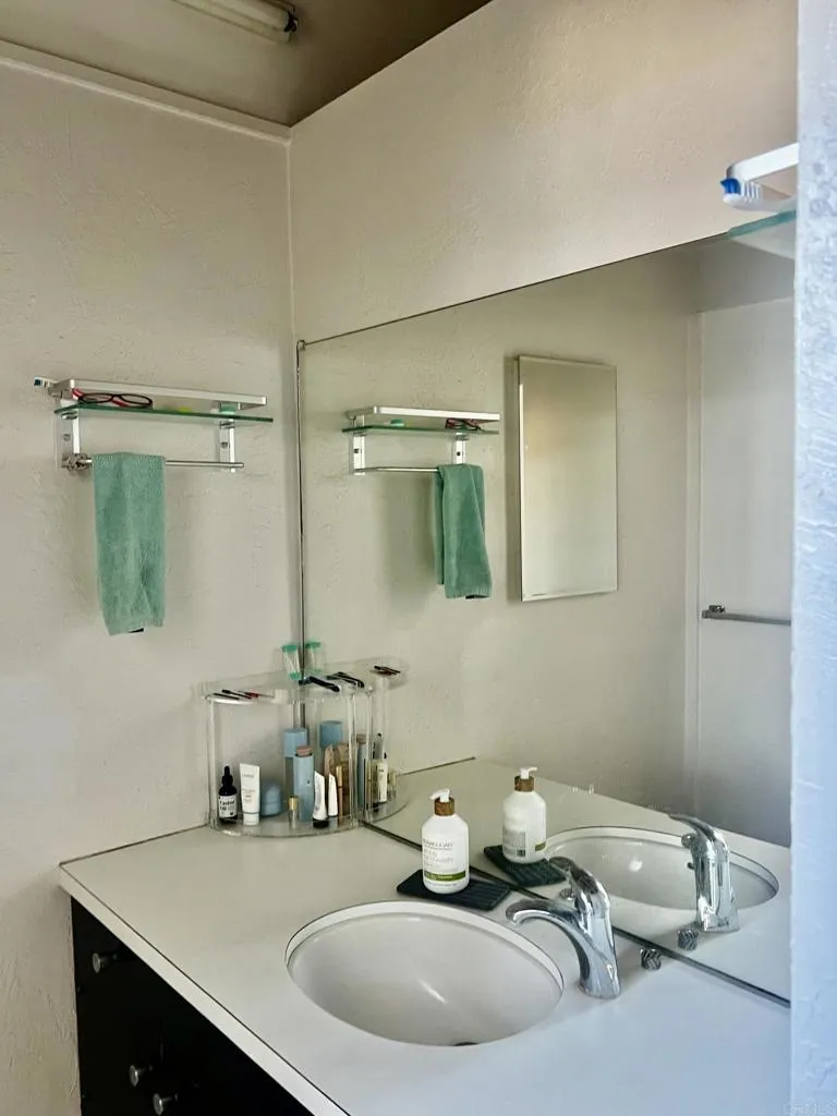 https://cdn.realtyfeed.com/cdn/127/306725026/348b26182344b1a72e2e1928178a5fa8.webp