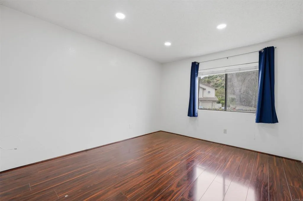 https://cdn.realtyfeed.com/cdn/127/306725042/1a16e0ff0a356e3f057960a8253c4aa1.webp
