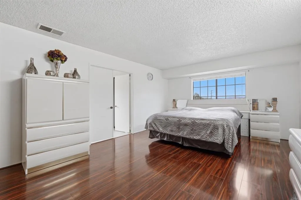 https://cdn.realtyfeed.com/cdn/127/306725042/47cdd14668866e4f99cfd5b83ca76615.webp