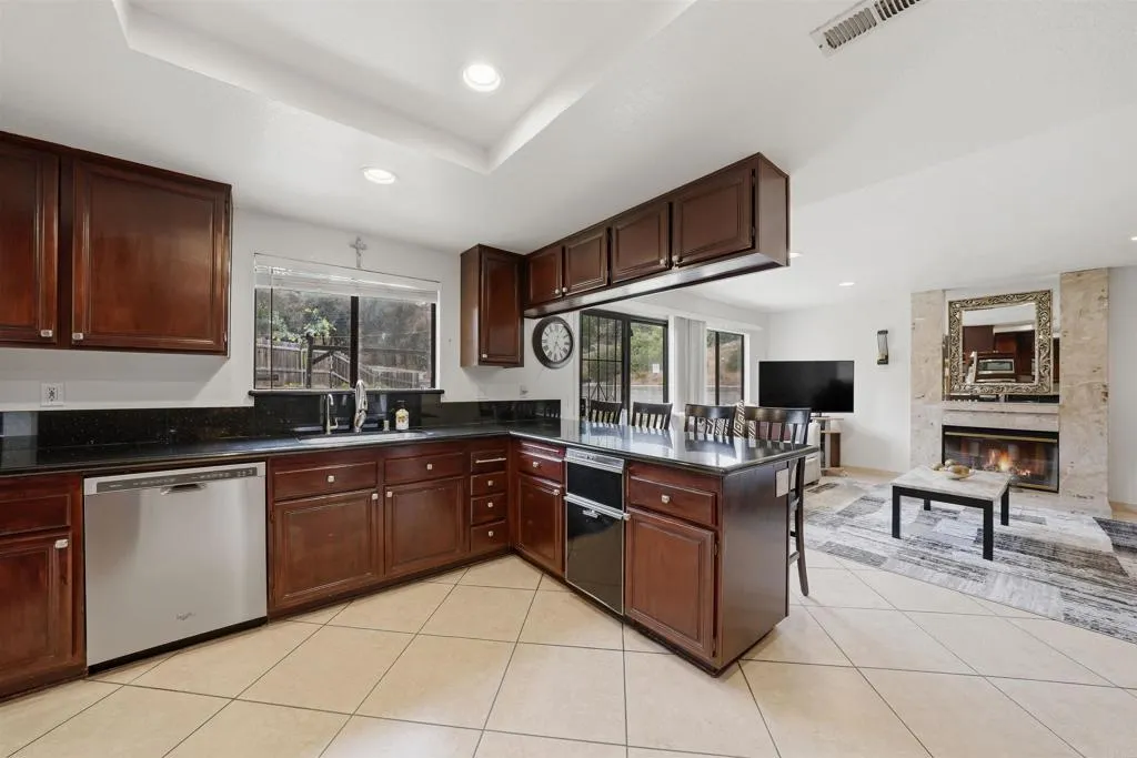 https://cdn.realtyfeed.com/cdn/127/306725042/8feae86ca3849901c02c83f2e05f1abb.webp