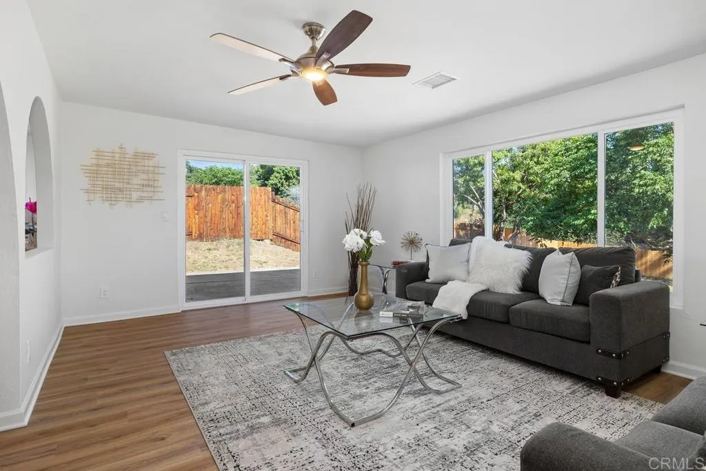 https://cdn.realtyfeed.com/cdn/127/306725124/920eaed88e7a1f46d5a2796fc05f784c.webp