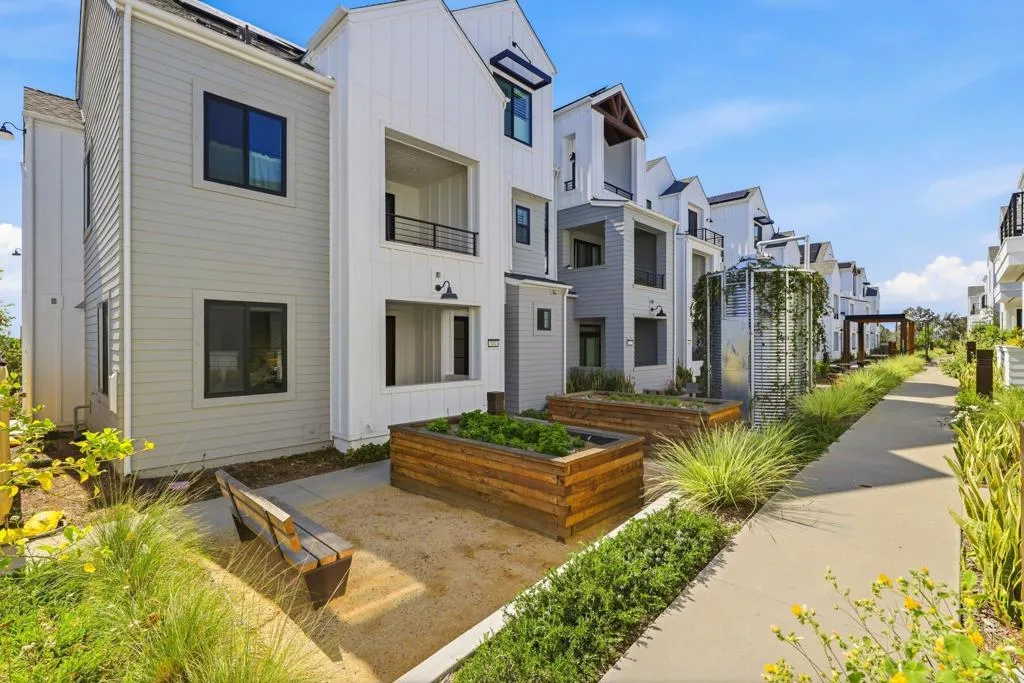 https://cdn.realtyfeed.com/cdn/127/306725126/ad6380906db4253389c29d3141cd079b.webp