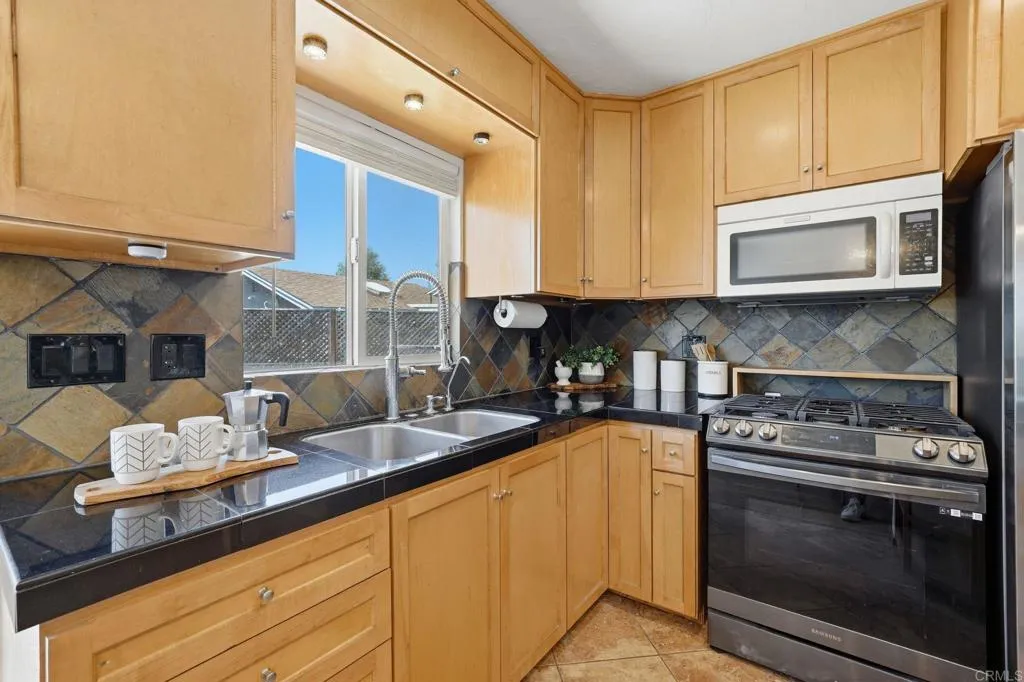 https://cdn.realtyfeed.com/cdn/127/306725140/00bc1c480d725992f24b8f17788e3ced.webp