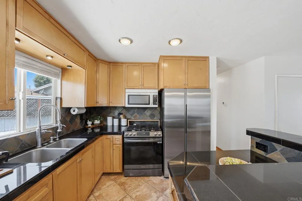 https://cdn.realtyfeed.com/cdn/127/306725140/8ce45baa411a30e7fc3baa7a8f013048.webp