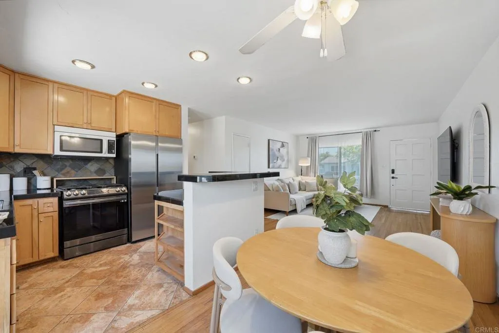 https://cdn.realtyfeed.com/cdn/127/306725140/c5658eb16a3e484ac964df8044f9f575.webp