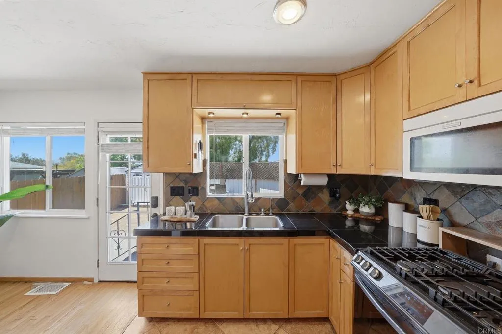 https://cdn.realtyfeed.com/cdn/127/306725140/d8b2b2e6a3f5d60bb286742e629bf2da.webp