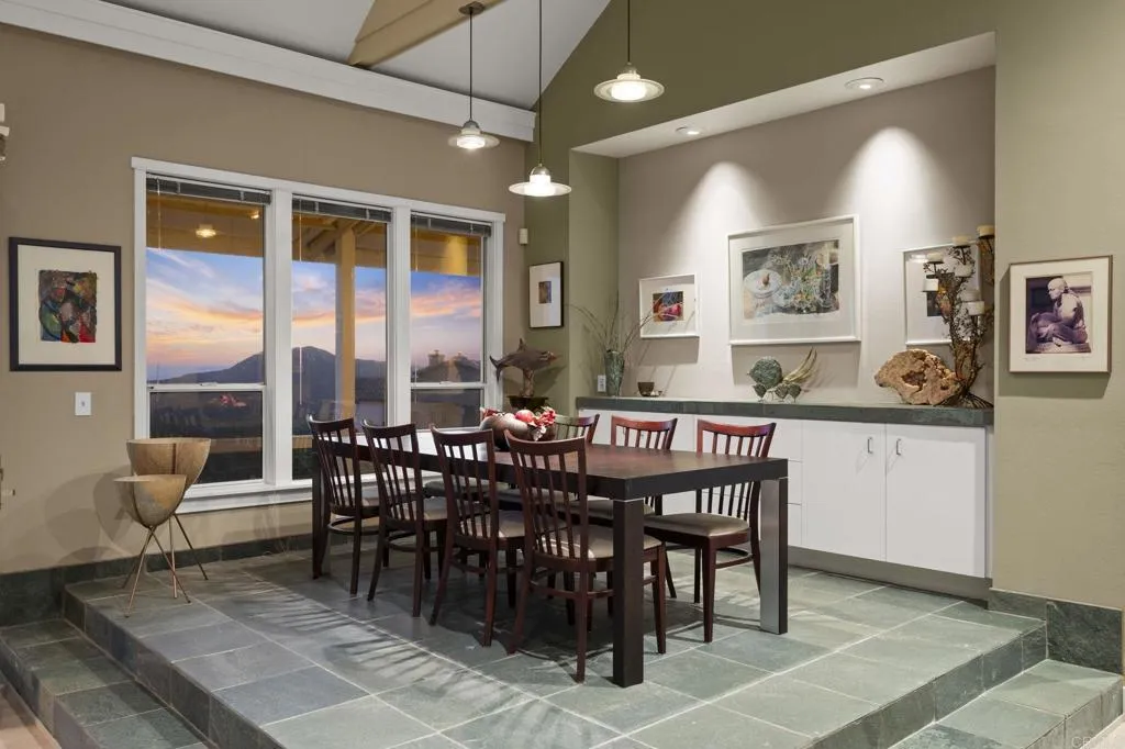 https://cdn.realtyfeed.com/cdn/127/306725145/0f0482aff7b63883f2809727b9e805ce.webp