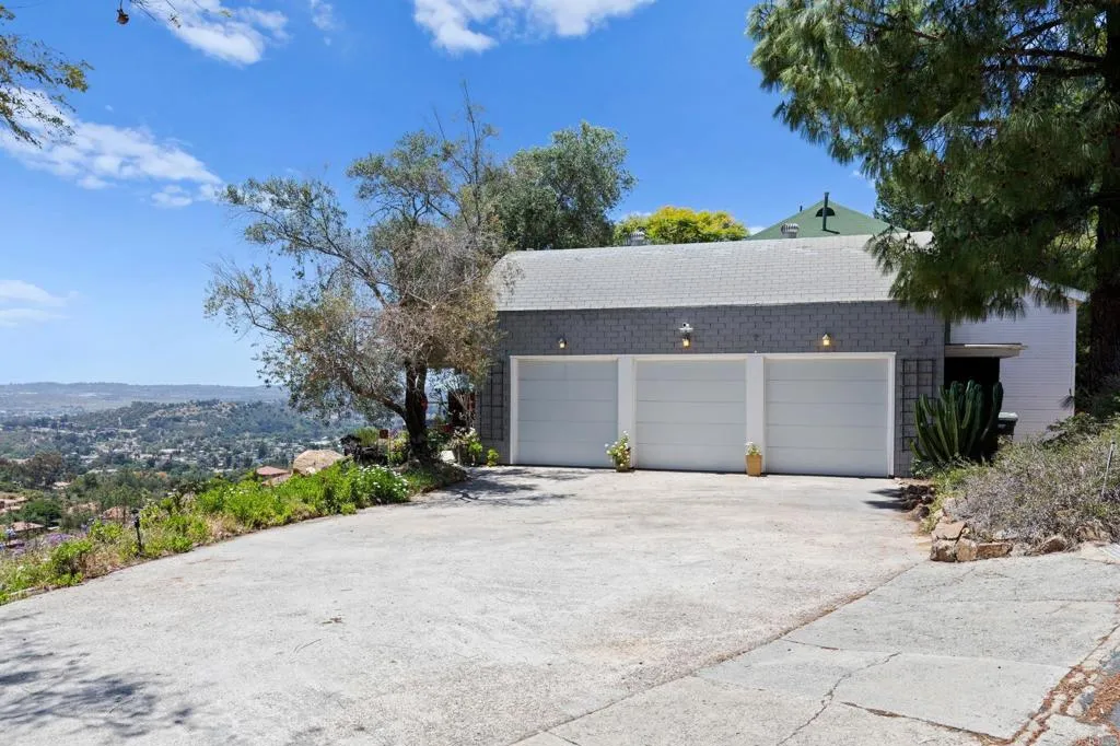 https://cdn.realtyfeed.com/cdn/127/306725145/1d6e2f553be260d24a6ba52a9be3839e.webp
