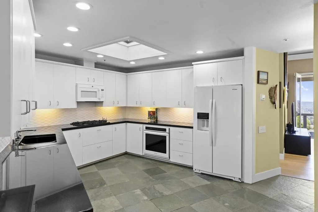 https://cdn.realtyfeed.com/cdn/127/306725145/6f4dcd1ff08a2f6b259d944c8d50c091.webp